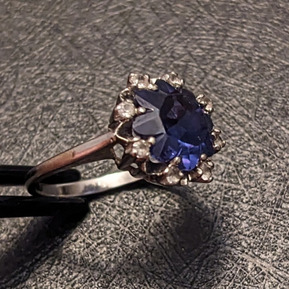 SALE! 10K Solid Gold Topaz Ring - Picture 4 of 10